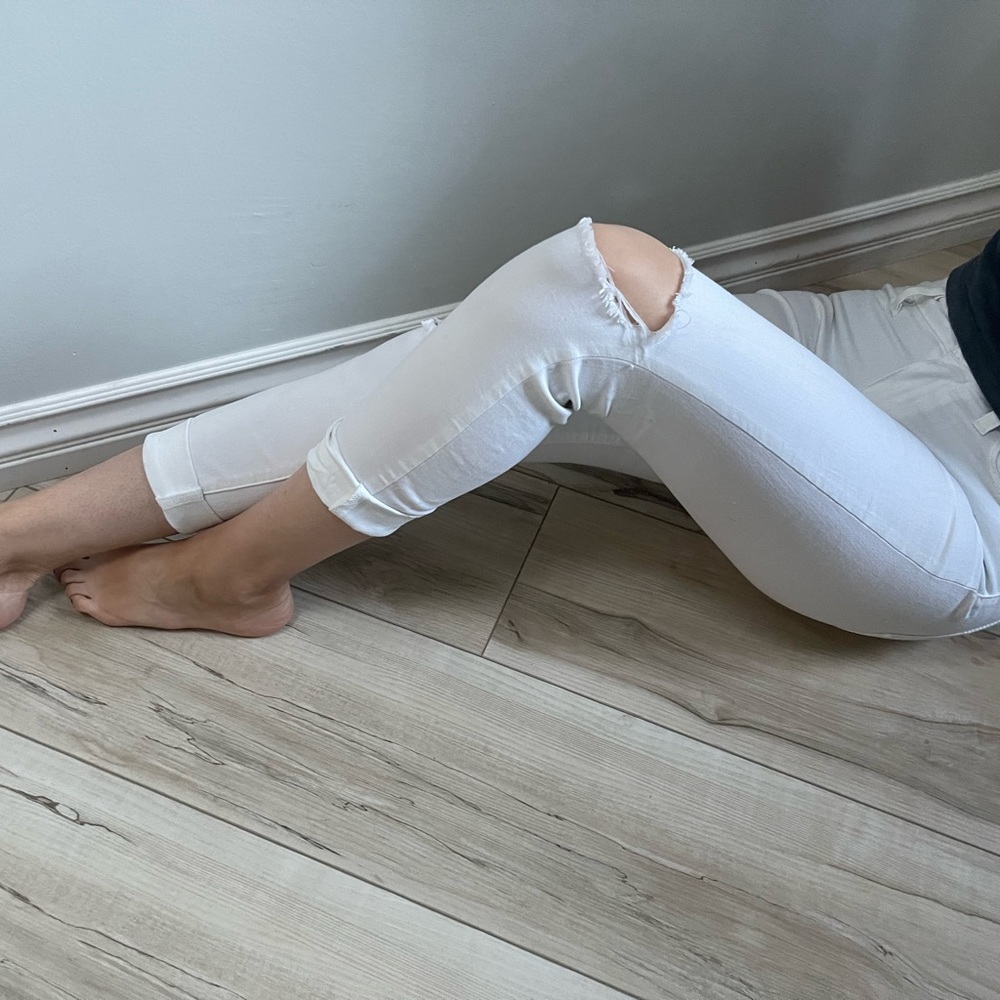 PAIGE | White Distressed Verdugo Ankle Jeans | Size 29.
